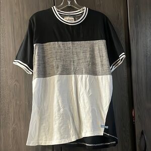 Men’s short sleeve t shirt size XL